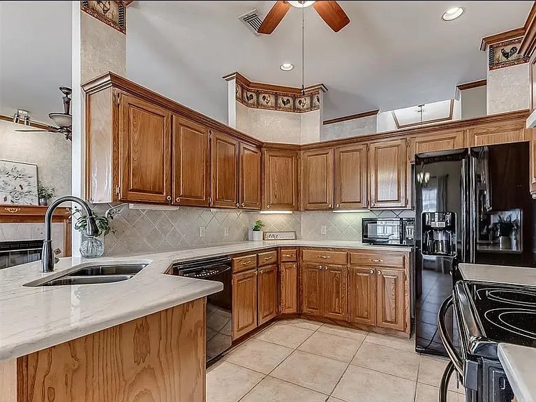 1137 SW 131st St — Photo 7