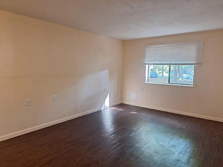 109 SE 16th Ave #Q101 — Photo 4