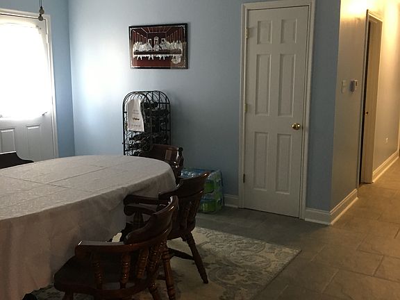 3rd image of 204 Everette Dr