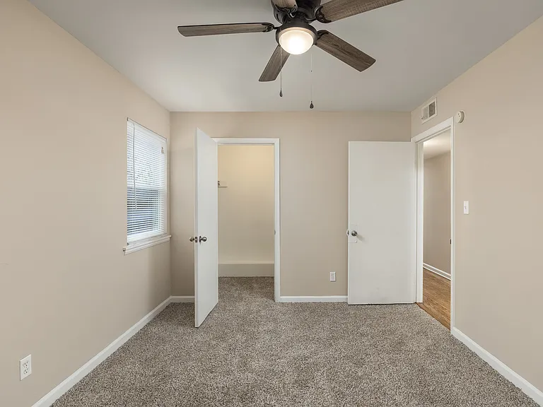 City View Apartments — Photo 24