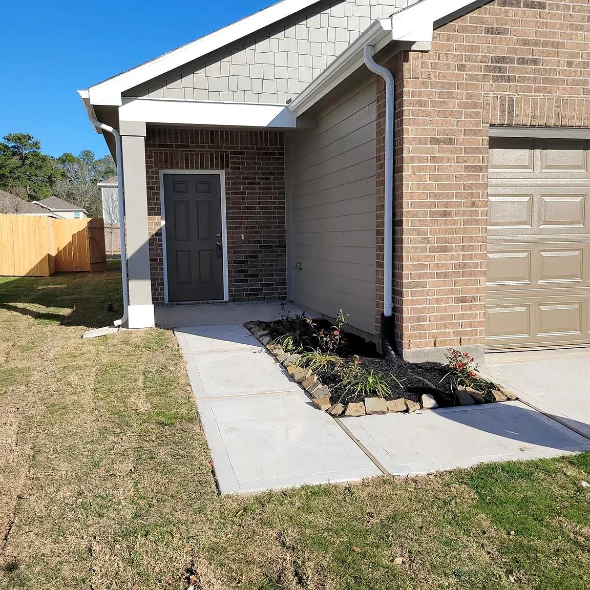 3 bed, 2.0 bath, 1412 sqft, $1,700 — Photo 1