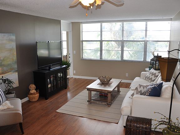2nd image of 2751 Taft St APT 302