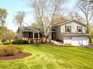 6328 Cotswold Ln, Cherry Valley, IL 61016