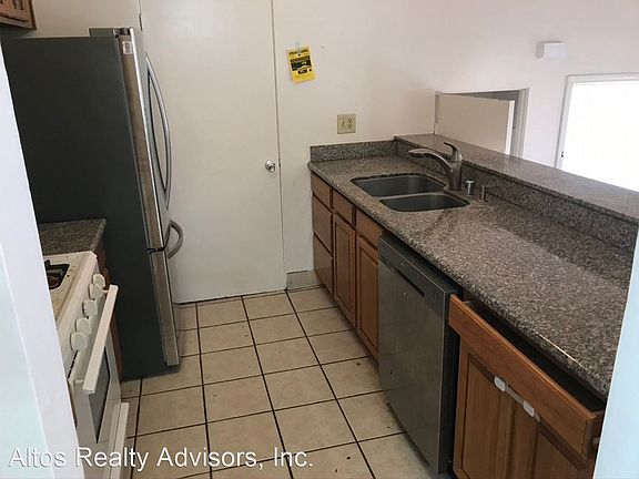4th image of 2007 Halford Ave #8