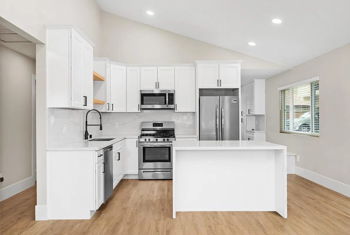 3 bed, $5,995 — Photo 3