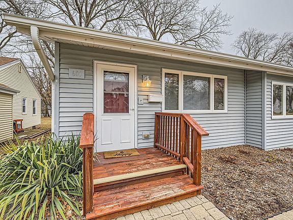 2nd image of 601 Oakwood Dr