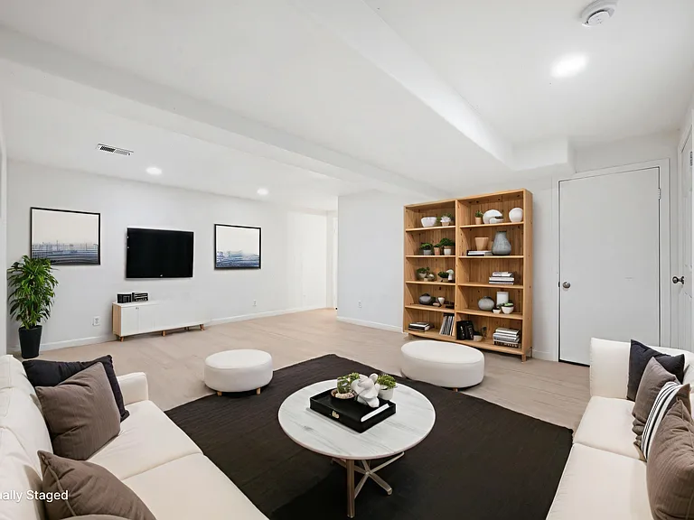 8758 E Roundtree Ave — Photo 17