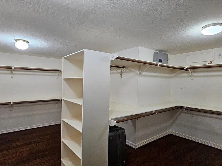 1719 Stacy Crst — Photo 8