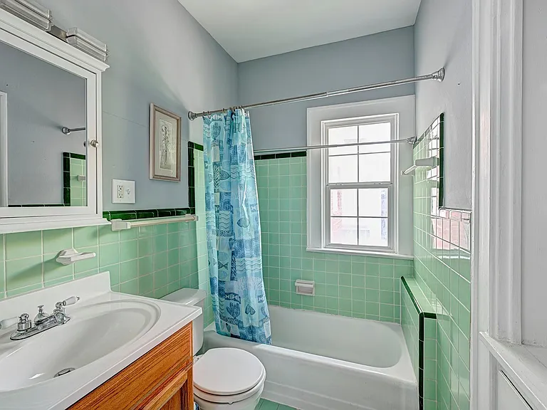 512 W Pierce St — Photo 17