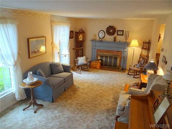 3rd image of 21 Summerwood Ct