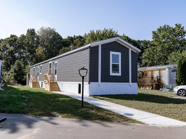 1270 Ashbrook St NE, Belmont, MI 49306