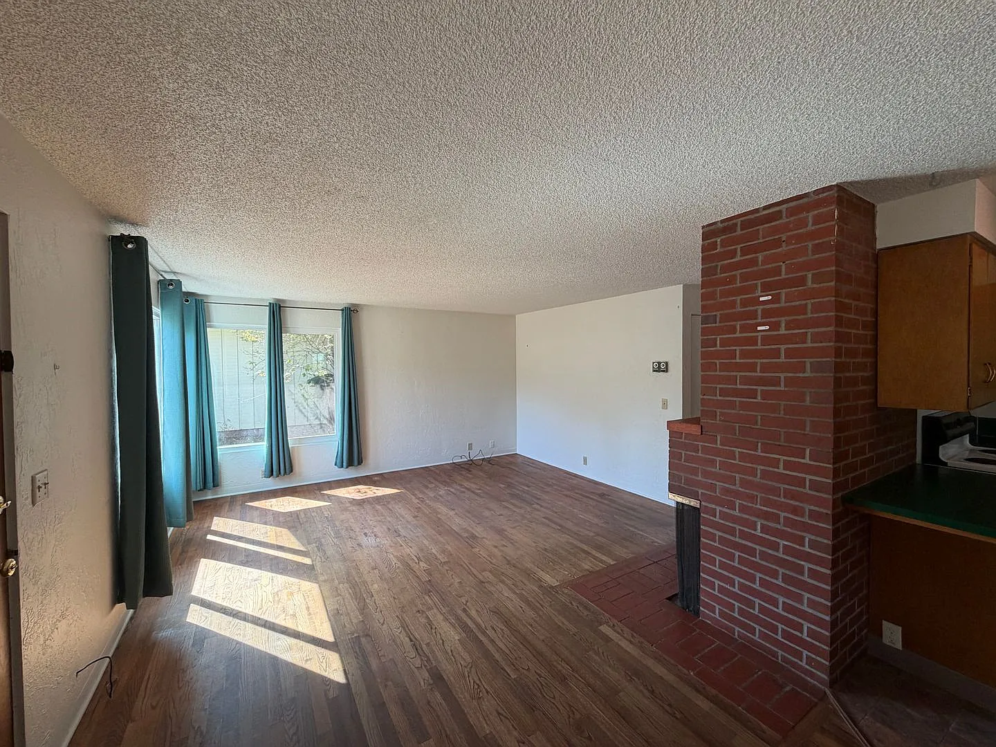 3 Bedroom 1.5 Bath House with Bonus Area — Photo 2