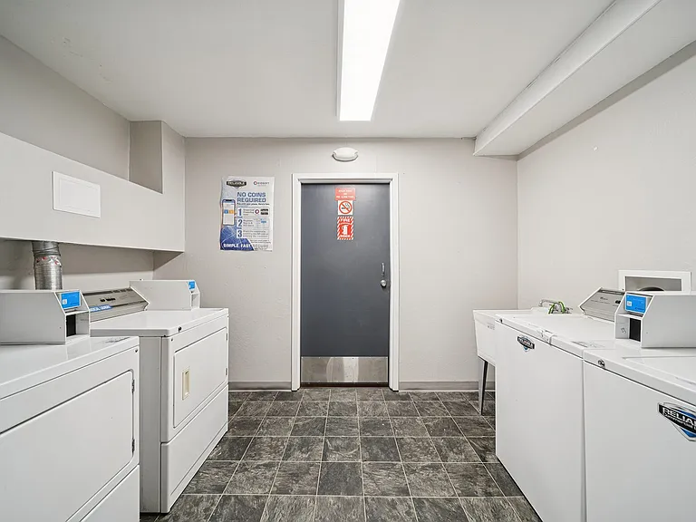 Nicole Apartments — Photo 23