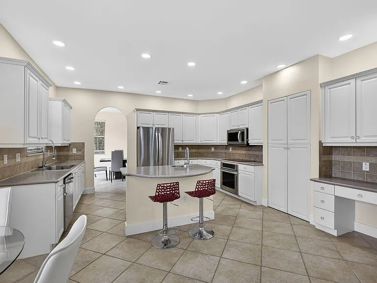 1724 Annandale Cir — Photo 29