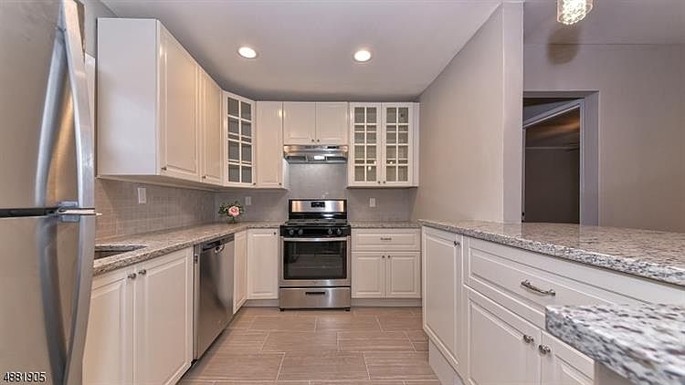 1st image of 39 Wedgewood Dr APT 112