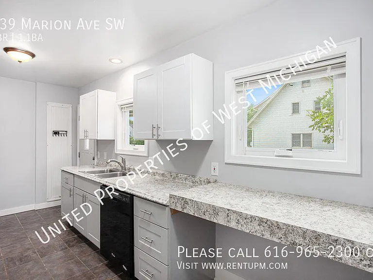 239 Marion Ave SW — Photo 12