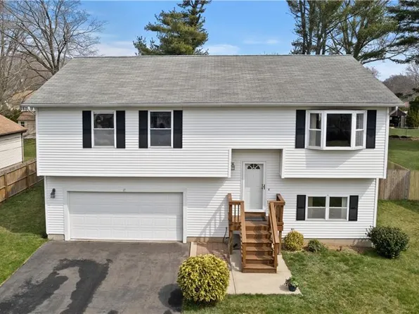 17 Barker Place, Branford, CT 06405