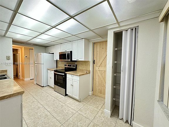 4th image of 400 Commodore Dr APT 308