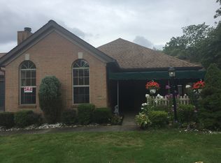 1208 Stanford Ct, Coraopolis, PA 15108
