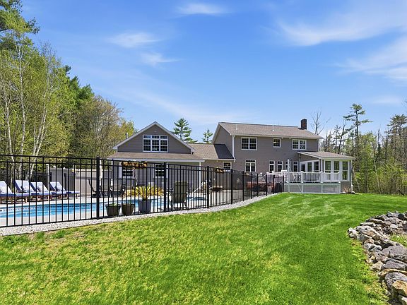4th image of 105 Dyer Road