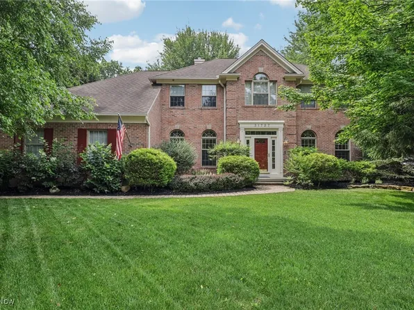 31727 Tradewinds Dr, Avon Lake, OH 44012