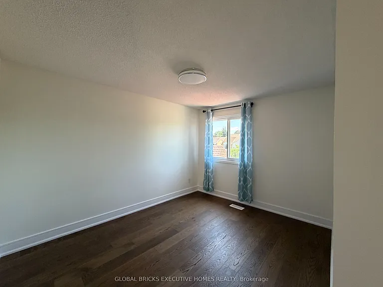730 Queensbridge Dr — Photo 15