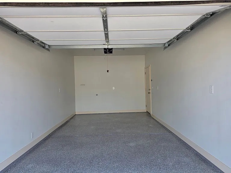 370 Riverfront Dr — Photo 30