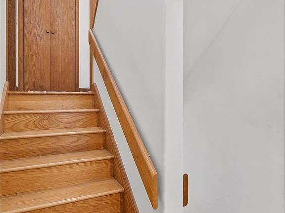 4th image of 30 Burdick Hill Rd