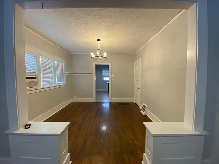 823 W 15th St — Photo 9