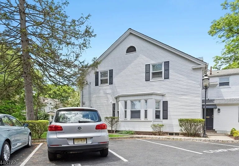 1 Lenox Pl #A — Photo 25