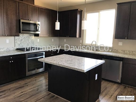 4th image of 627 Jade St