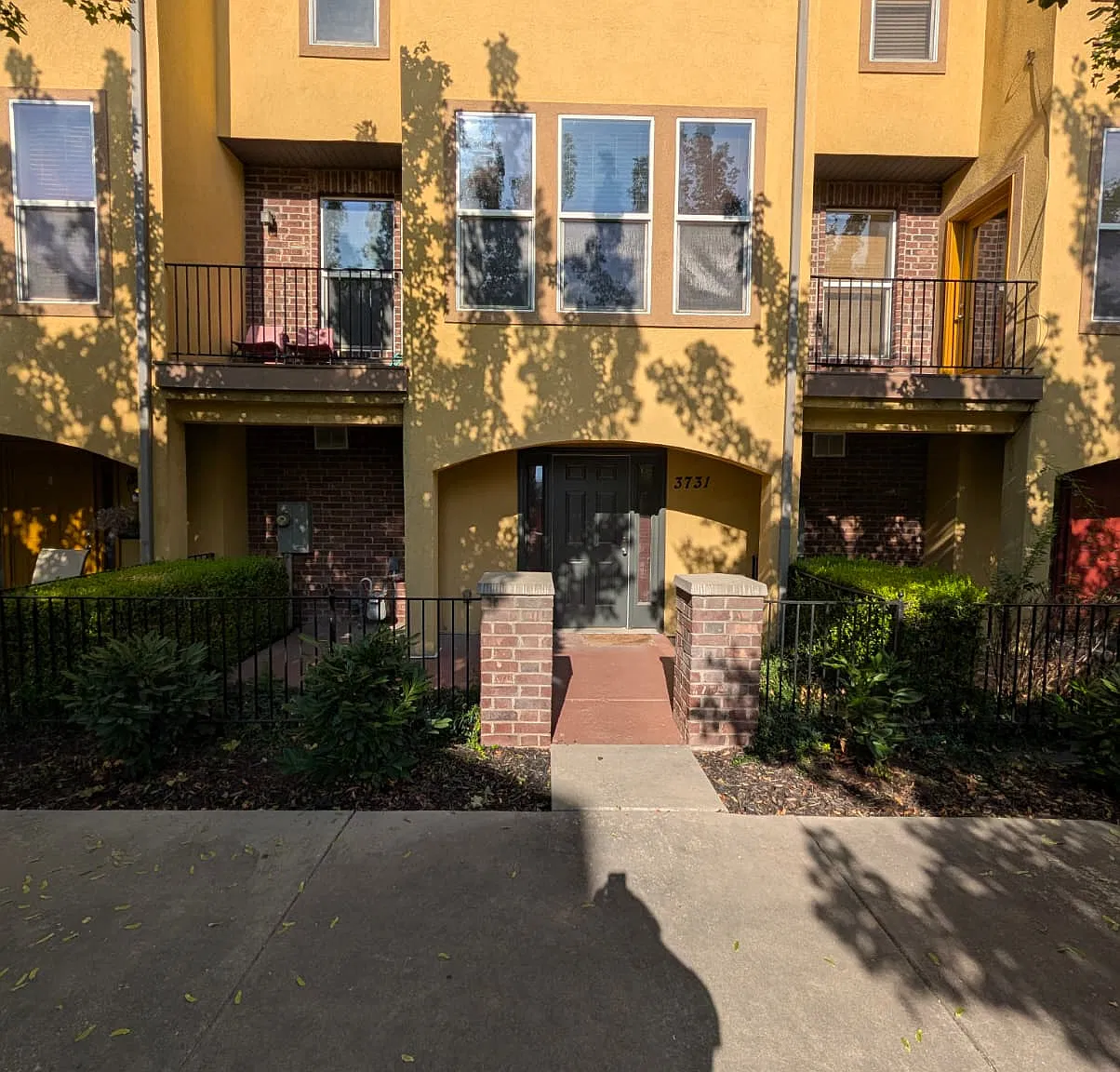 3 bed, 1600 sqft, $2,399 — Photo 1