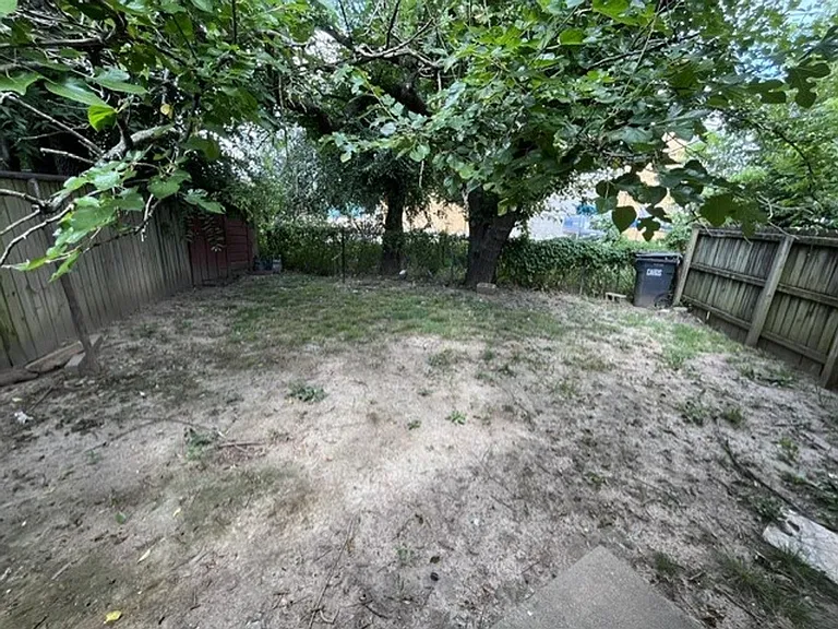 902 Young St — Photo 7