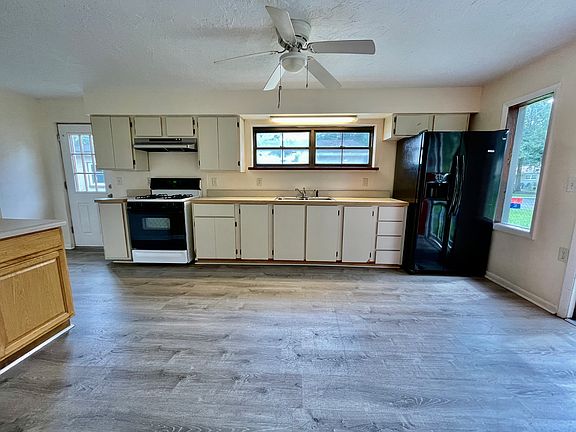 3rd image of 1215 SE 17th Ter