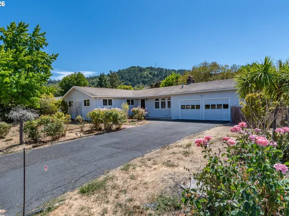 3085 W Shasta Ave, Roseburg, OR 97471