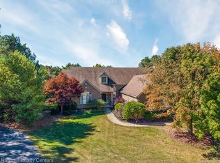 678 Joshua Dr, Highland, MI 48356