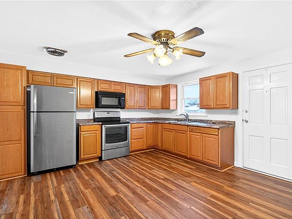 4th image of 109 Delafayette St