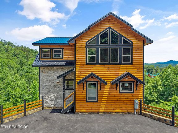 4th image of 3262 Pine Peak Way