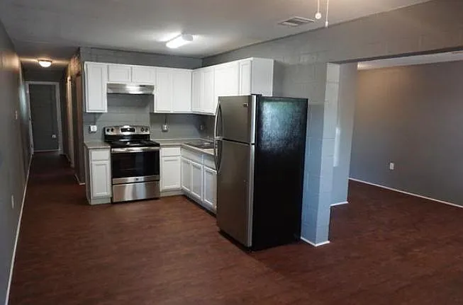 1538 W Hollywood Ave — Photo 2