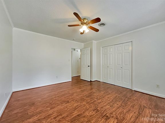 5th image of 555 Cedarvilla Dr