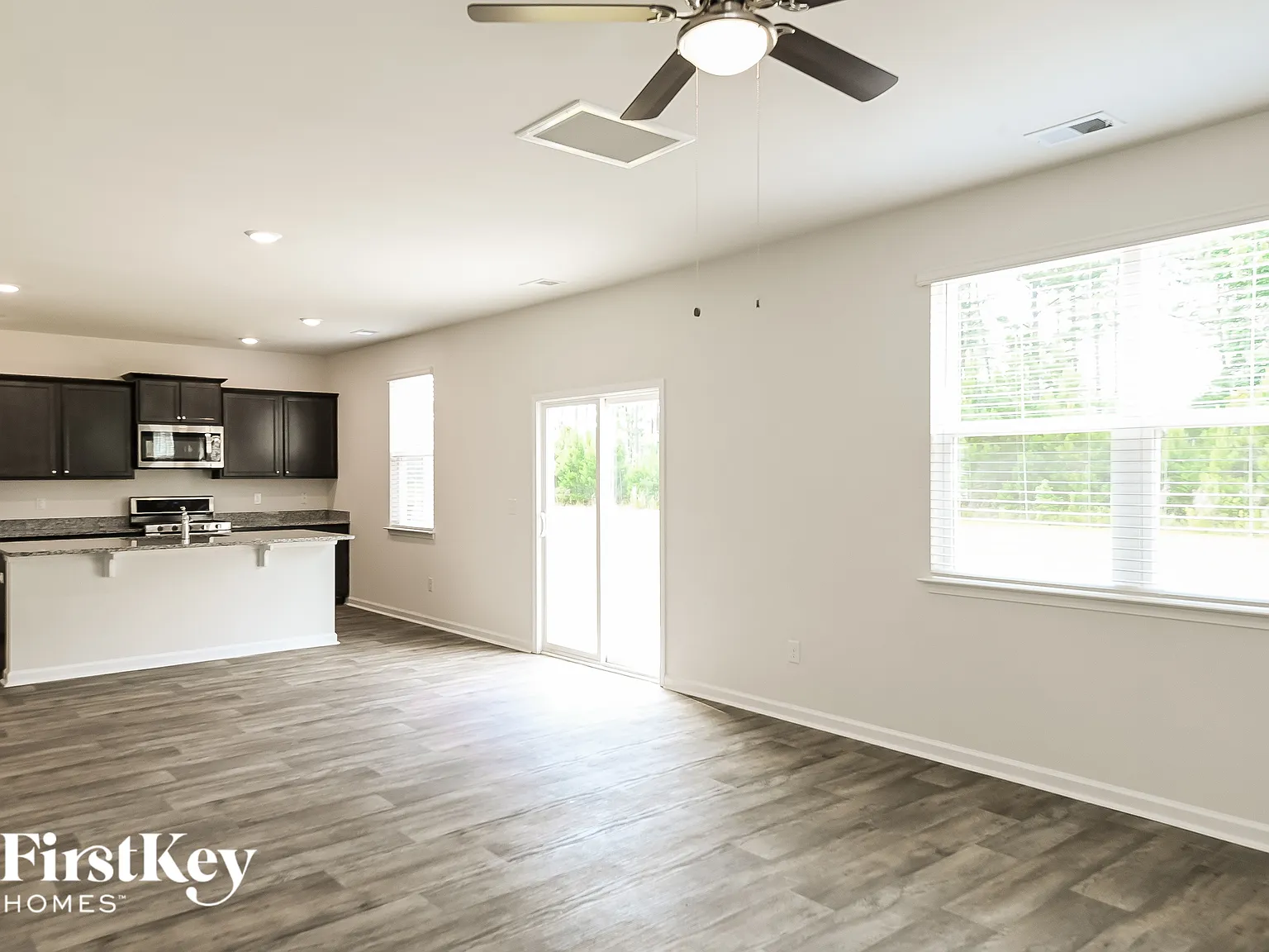 4 bed, 2.5 bath, 2382 sqft, $2,200 — Photo 2