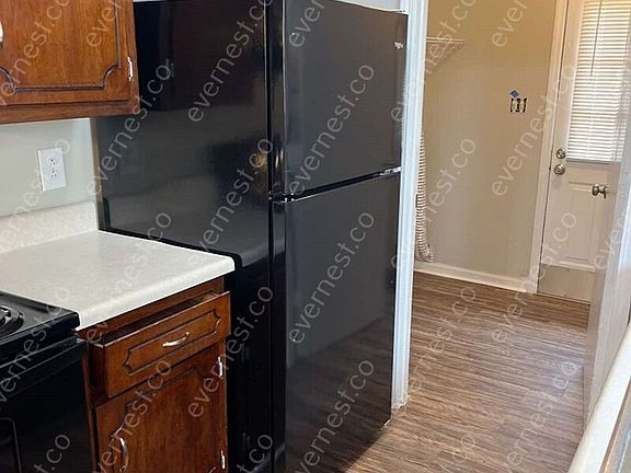 4th image of 385 Donna Dr