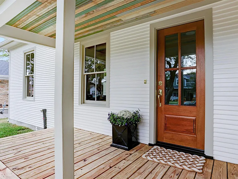 138 Lakeview Dr — Photo 2