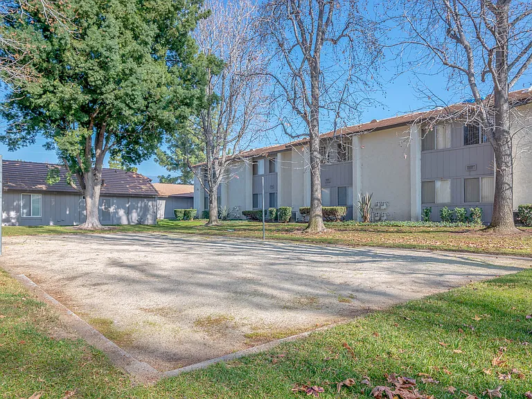 Citrus Grove Apartments — Photo 11