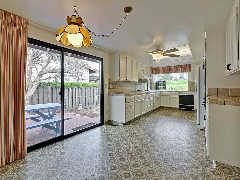 8224 Claret Ct — Photo 13
