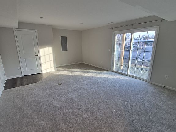 4th image of 6851 Henley Dr