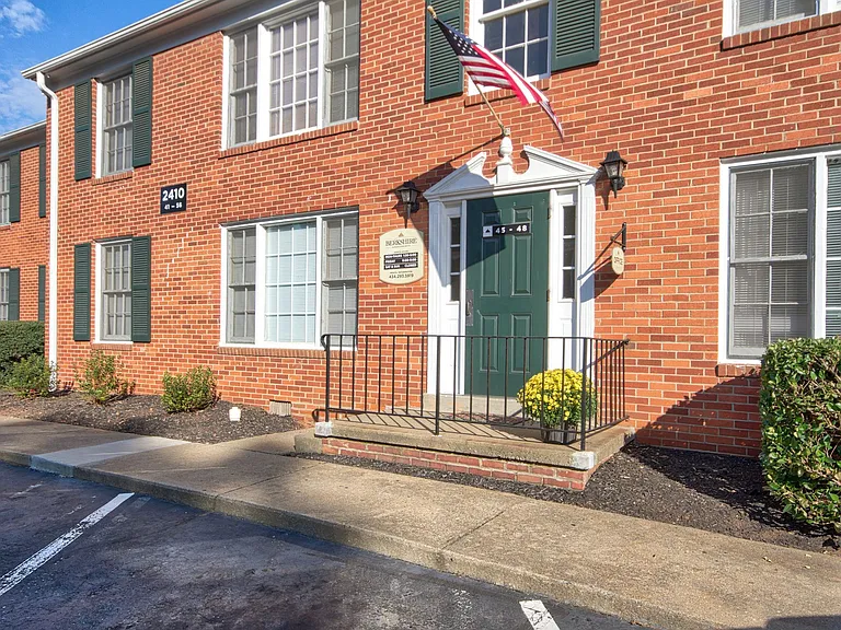 Berkshire and Barter Court Apartments — Photo 16