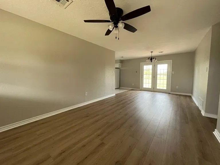 130 NE Fullerton St — Photo 2