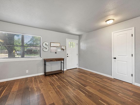 5th image of 202 Lone Star St