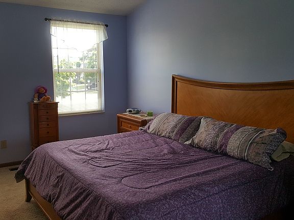 5th image of 366 Basswood St
